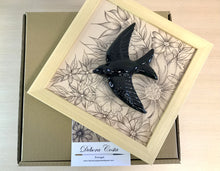 Carregar imagem no visualizador da galeria, Quadro Azulejo Andorinha,  Floral Filetado - 24x24cm