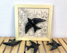 Carregar imagem no visualizador da galeria, Quadro Azulejo Andorinha,  Floral Filetado - 24x24cm