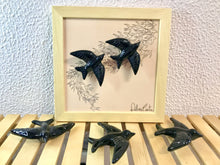 Carregar imagem no visualizador da galeria, Quadro Azulejo Andorinhas, Revoada - 24x24cm