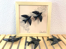 Carregar imagem no visualizador da galeria, Quadro Azulejo Andorinhas, Revoada - 24x24cm