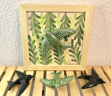 Carregar imagem no visualizador da galeria, Quadro Azulejo Andorinha, Folhagem - 24x24cm