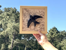 Carregar imagem no visualizador da galeria, Quadro Azulejo Andorinha,  Floral Filetado - 24x24cm