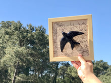 Carregar imagem no visualizador da galeria, Quadro Azulejo Andorinha,  Floral Filetado - 24x24cm