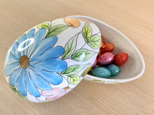 Carregar imagem no visualizador da galeria, Ovo de Páscoa de cerâmica