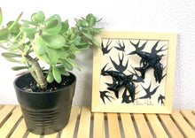 Carregar imagem no visualizador da galeria, Quadro Azulejo e Andorinhas, Tradicional Preto- 24x24cm