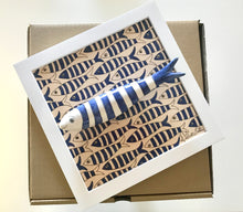 Carregar imagem no visualizador da galeria, Quadro Azulejo Sardinha, Listrado/ Azul- 24x24cm