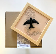 Carregar imagem no visualizador da galeria, Quadro Azulejo Andorinha, Revoada - 24x24cm