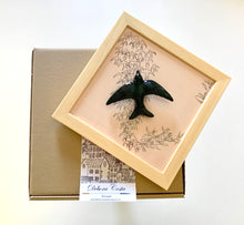 Carregar imagem no visualizador da galeria, Quadro Azulejo Andorinha, Revoada - 24x24cm