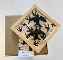 Carregar imagem no visualizador da galeria, Quadro Azulejo e Andorinhas, Tradicional Preto- 24x24cm