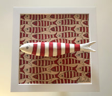 Carregar imagem no visualizador da galeria, Quadro Azulejo Sardinha, Listrado/ Vermelho- 24x24cm