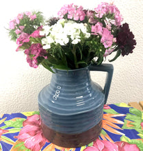 Carregar imagem no visualizador da galeria, jarro de Cerâmica 19x17cm (Castanho e Azul Acinzentado)