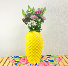 Carregar imagem no visualizador da galeria, Jarra de cerâmica Amarela 28x15cm