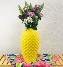 Carregar imagem no visualizador da galeria, Jarra de cerâmica Amarela 28x15cm