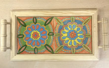 Carregar imagem no visualizador da galeria, Tabuleiro de madeira com tampo de azulejos pintados à mão
