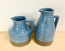 Carregar imagem no visualizador da galeria, kit de jarros (19x17cm e 20x14cm) (Castanho e Azul Acinzentado)