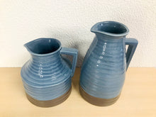 Carregar imagem no visualizador da galeria, kit de jarros (19x17cm e 20x14cm) (Castanho e Azul Acinzentado)