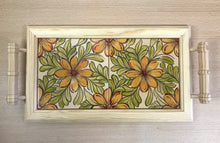 Carregar imagem no visualizador da galeria, Tabuleiro de madeira com tampo de azulejos pintados à mão
