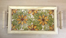 Carregar imagem no visualizador da galeria, Tabuleiro de madeira com tampo de azulejos pintados à mão