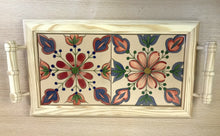 Carregar imagem no visualizador da galeria, Tabuleiro de madeira com tampo de azulejos pintados à mão