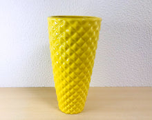 Carregar imagem no visualizador da galeria, Jarra de cerâmica Amarela 29x15cm