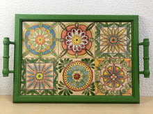 Carregar imagem no visualizador da galeria, Bandeja de Madeira com Azulejos, Tabuleiro com tampo com azulejos pintados à Mão, Colorido, Verde, Tamanho Grande