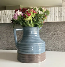 Carregar imagem no visualizador da galeria, jarro de Cerâmica 19x17cm (Castanho e Azul Acinzentado)