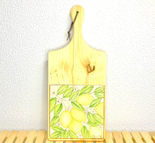 Carregar imagem no visualizador da galeria, Tábua de Madeira com Azulejo 50x22cm