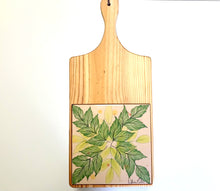 Carregar imagem no visualizador da galeria, Tábua de Madeira com Azulejo 50x22cm