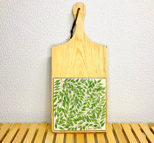 Carregar imagem no visualizador da galeria, Tábua de Madeira com Azulejo 50x22cm