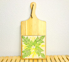 Carregar imagem no visualizador da galeria, Tábua de Madeira com Azulejo 50x22cm