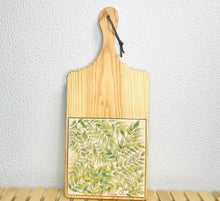 Carregar imagem no visualizador da galeria, Tábua de Madeira com Azulejo 50x22cm