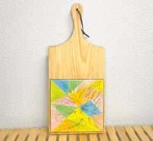 Carregar imagem no visualizador da galeria, Tábua de Madeira com Azulejo 50x22cm