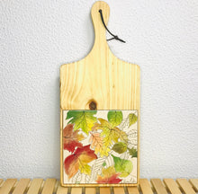 Carregar imagem no visualizador da galeria, Tábua de Madeira com Azulejo 50x22cm