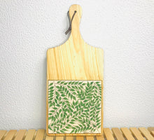 Carregar imagem no visualizador da galeria, Tábua de Madeira com Azulejo 50x22cm