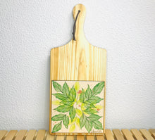 Carregar imagem no visualizador da galeria, Tábua de Madeira com Azulejo 50x22cm