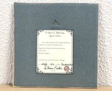 Carregar imagem no visualizador da galeria, Azulejo com pintura de andorinhas, pintado á mão, 20x20cm, para pendurar