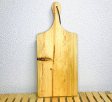 Carregar imagem no visualizador da galeria, Tábua de Madeira com Azulejo 50x22cm