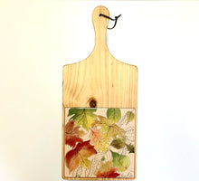 Carregar imagem no visualizador da galeria, Tábua de Madeira com Azulejo 50x22cm
