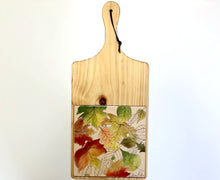 Carregar imagem no visualizador da galeria, Tábua de Madeira com Azulejo 50x22cm