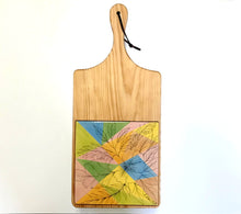 Carregar imagem no visualizador da galeria, Tábua de Madeira com Azulejo 50x22cm