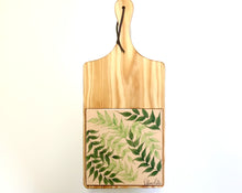 Carregar imagem no visualizador da galeria, Tábua de Madeira com Azulejo 50x22cm