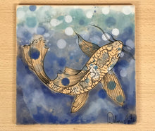 Carregar imagem no visualizador da galeria, Azulejo de carpa pintado á mão 20x20cm
