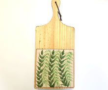 Carregar imagem no visualizador da galeria, Tábua de Madeira com Azulejo 50x22cm