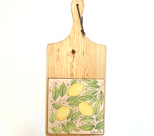 Carregar imagem no visualizador da galeria, Tábua de Madeira com Azulejo 50x22cm