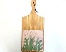 Carregar imagem no visualizador da galeria, Tábua de Madeira com Azulejo 50x22cm