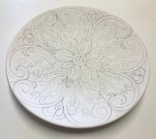 Carregar imagem no visualizador da galeria, Prato de Cerâmica produzido e pintado à mão, Cerâmica, decoração, clássico, utilitário, arte