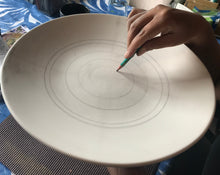 Carregar imagem no visualizador da galeria, Prato de Cerâmica, Tema Chita, Tamanhos 27cm e 34,5cm