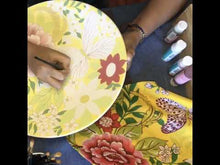 Carregar e reproduzir vídeo no visualizador da galeria, Prato de Cerâmica, Tema Chita, Tamanhos 27cm e 34,5cm