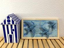 Carregar imagem no visualizador da galeria, Quadro Azulejos- Céu de Andorinhas - 18x33x5cm

