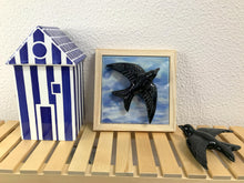 Carregar imagem no visualizador da galeria, Mini Quadrinho de Azulejo com Andorinha, 18x18cm
